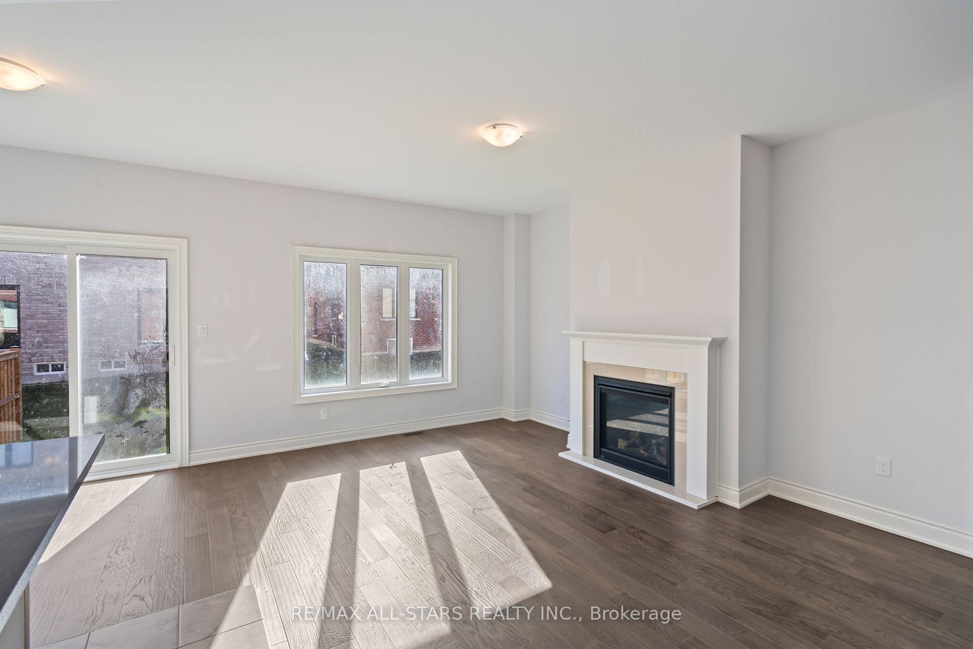 Photo 15 of 22 Ballinger Way, Uxbridge — HOMEH