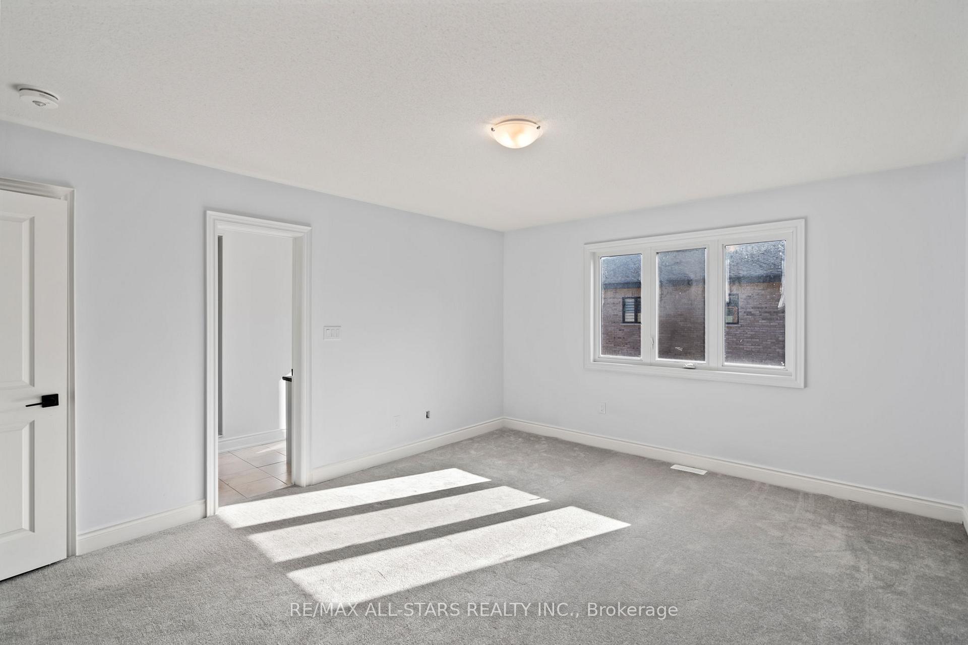 Photo 19 of 22 Ballinger Way, Uxbridge — HOMEH