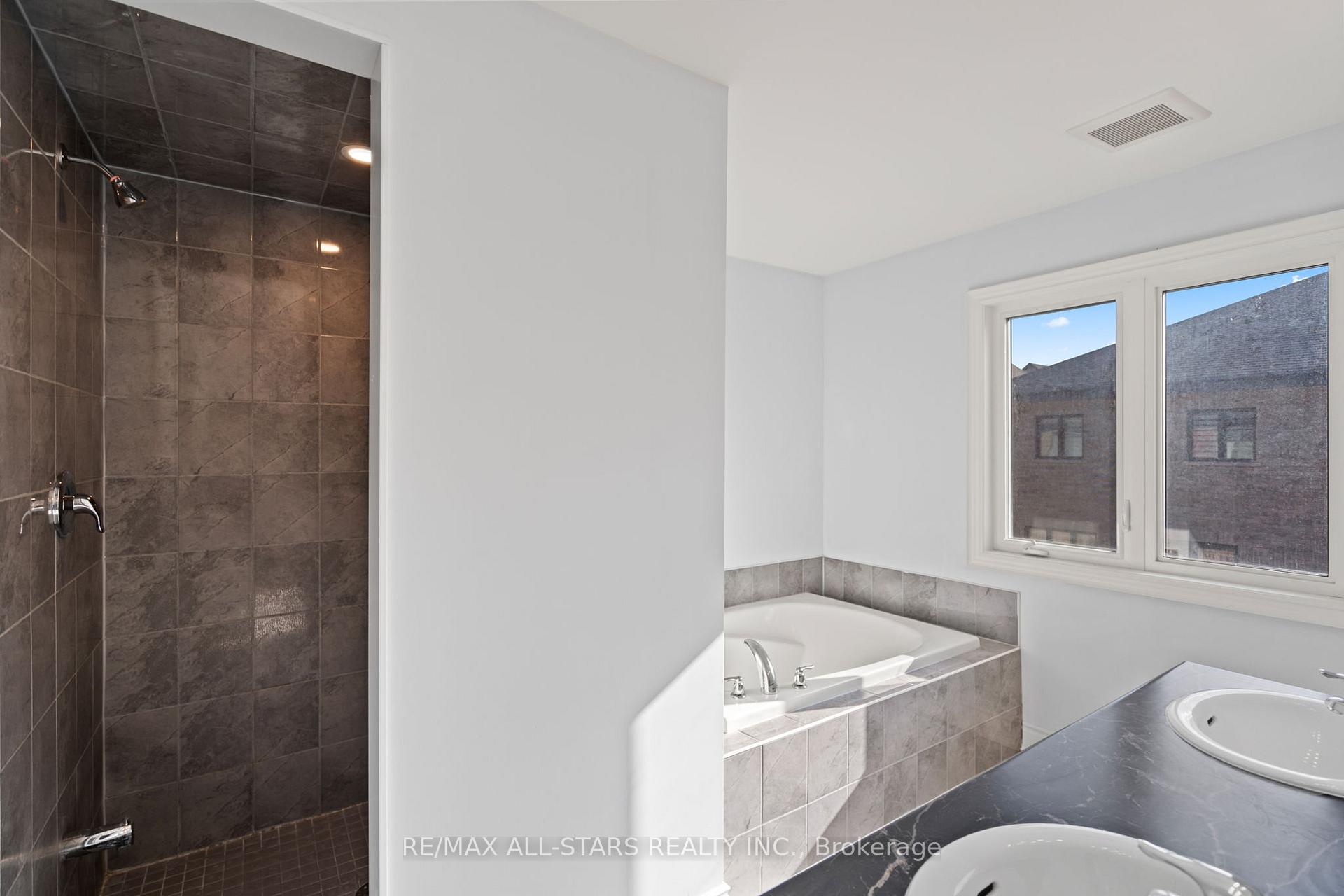 Photo 20 of 22 Ballinger Way, Uxbridge — HOMEH