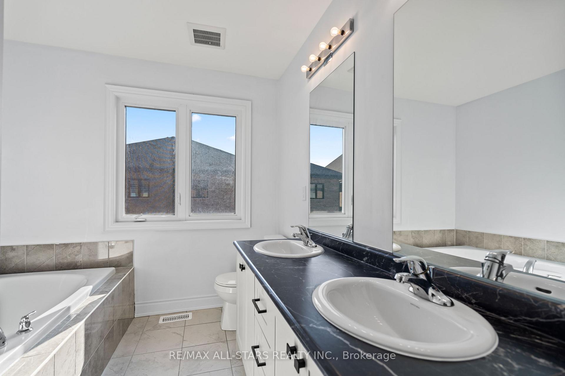 Photo 21 of 22 Ballinger Way, Uxbridge — HOMEH