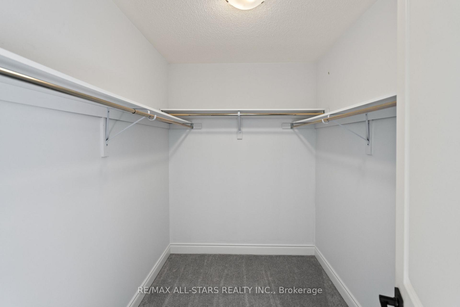 Photo 23 of 22 Ballinger Way, Uxbridge — HOMEH