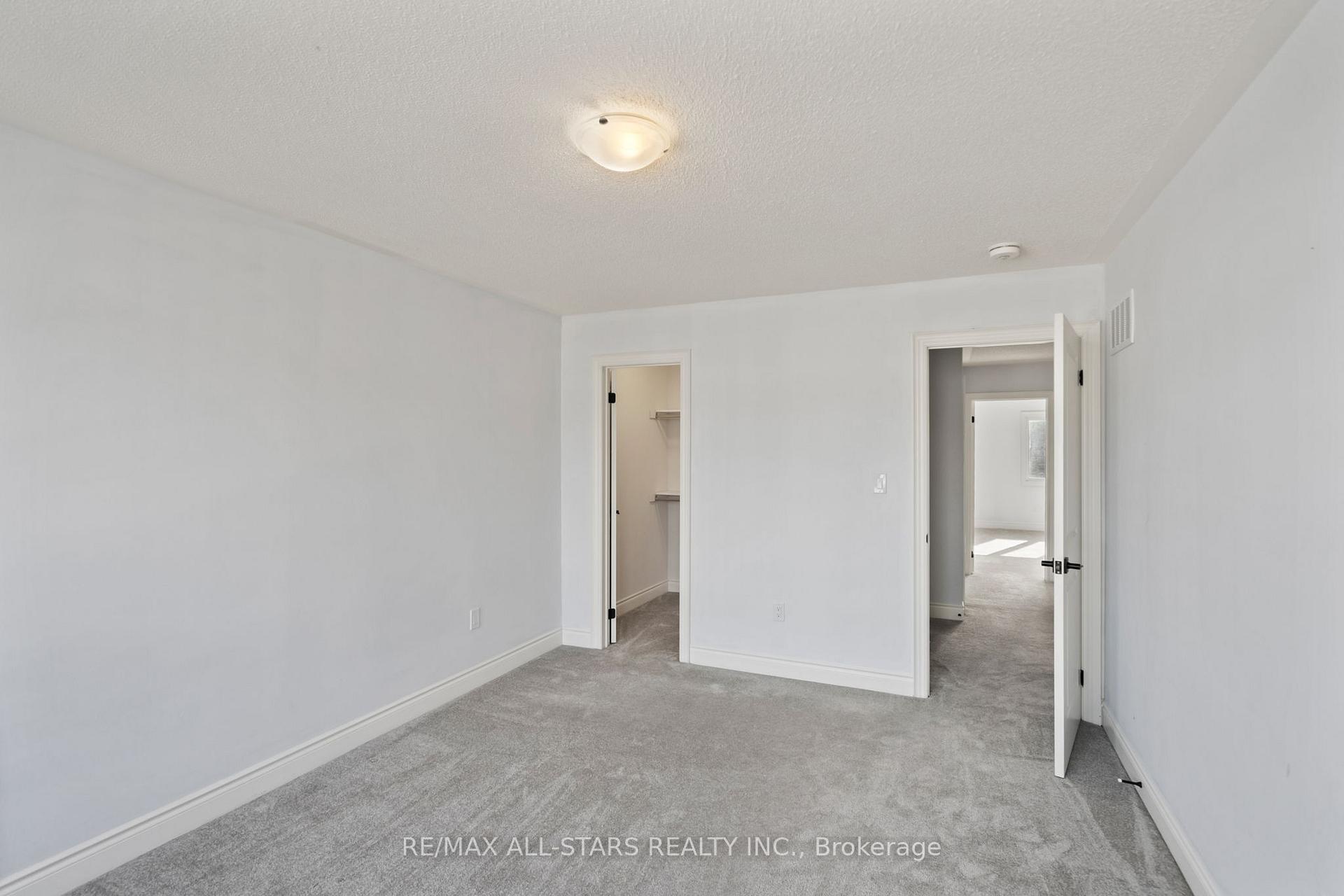 Photo 25 of 22 Ballinger Way, Uxbridge — HOMEH