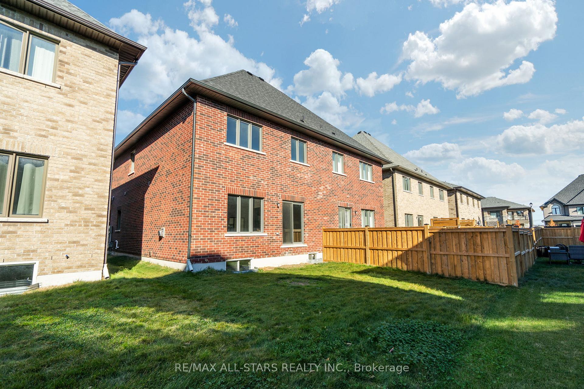 Photo 31 of 22 Ballinger Way, Uxbridge — HOMEH