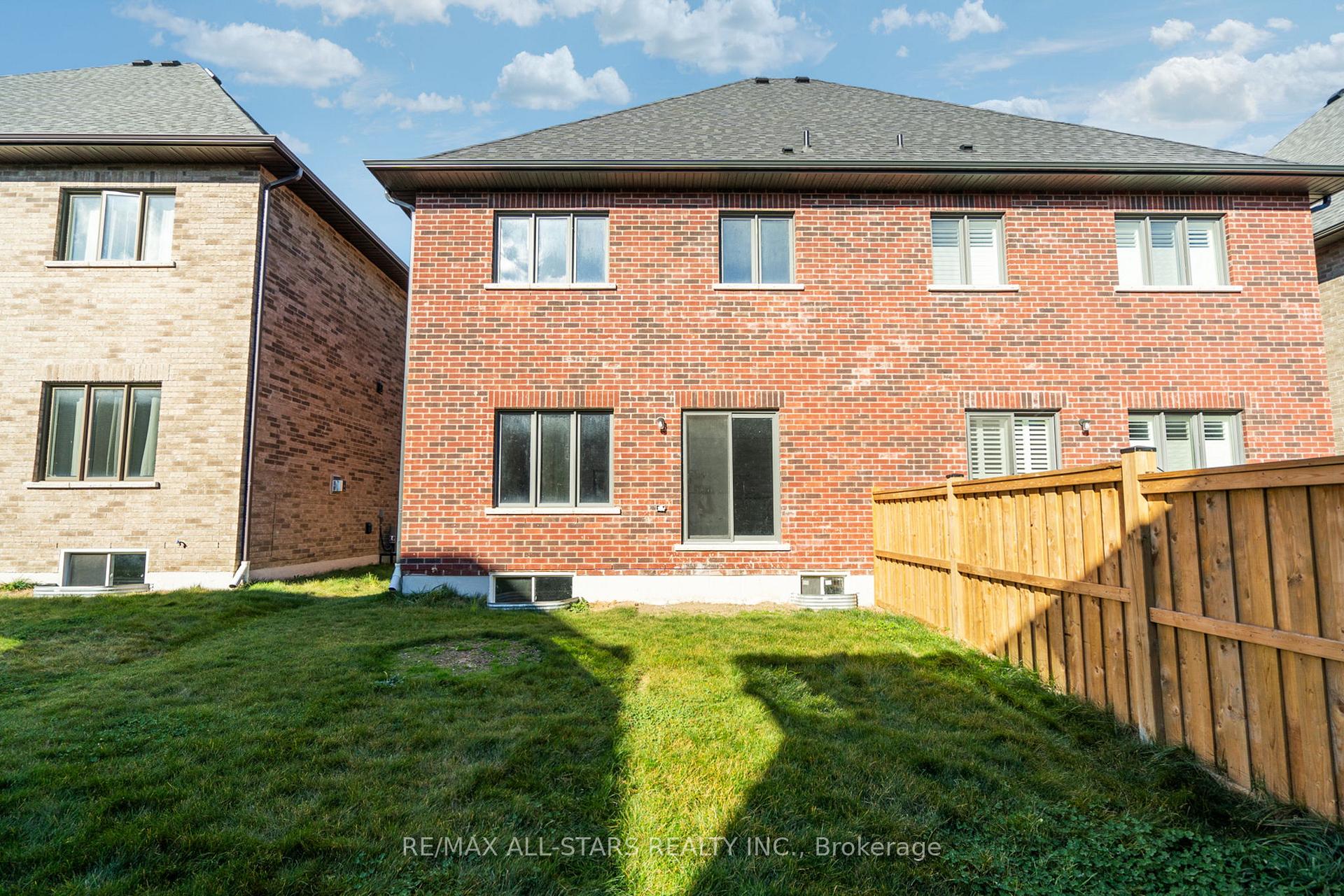 Photo 32 of 22 Ballinger Way, Uxbridge — HOMEH
