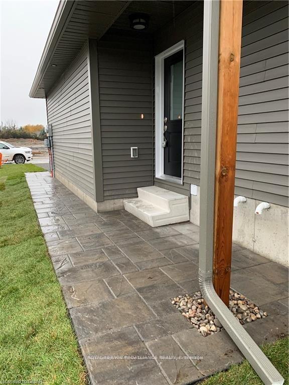 Photo 2 of 41 Dewal Place, Belleville, Belleville Ward — HOMEH