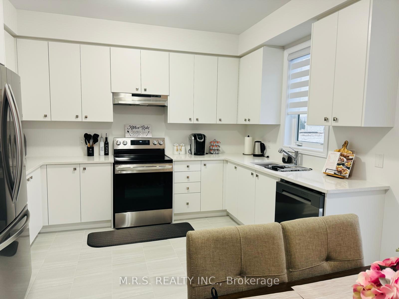 Photo 3 of 13 Union Boulevard, Wasaga Beach — HOMEH