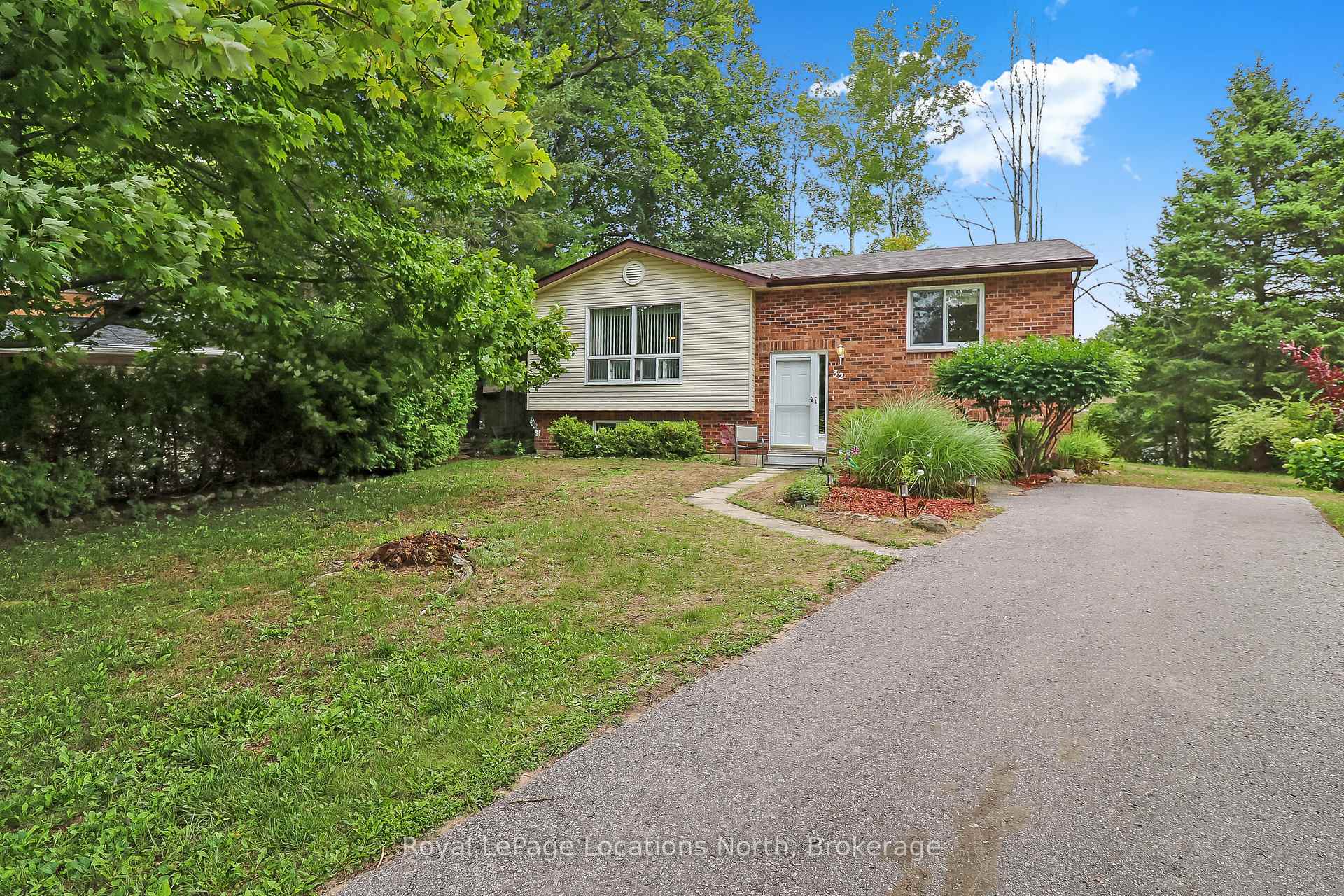Photo 1 of 32 Lisbon Court, Wasaga Beach — HOMEH