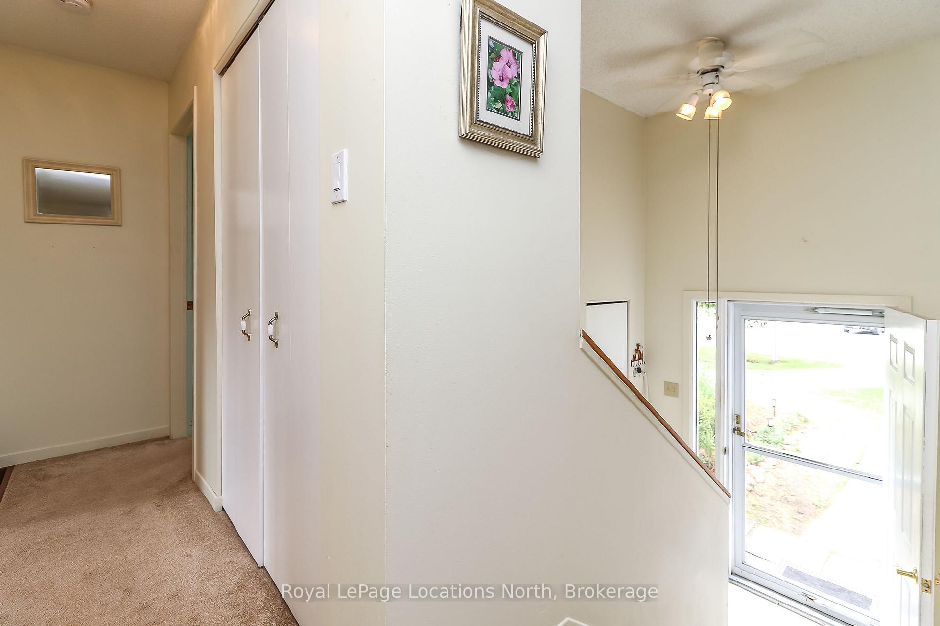 Photo 4 of 32 Lisbon Court, Wasaga Beach — HOMEH