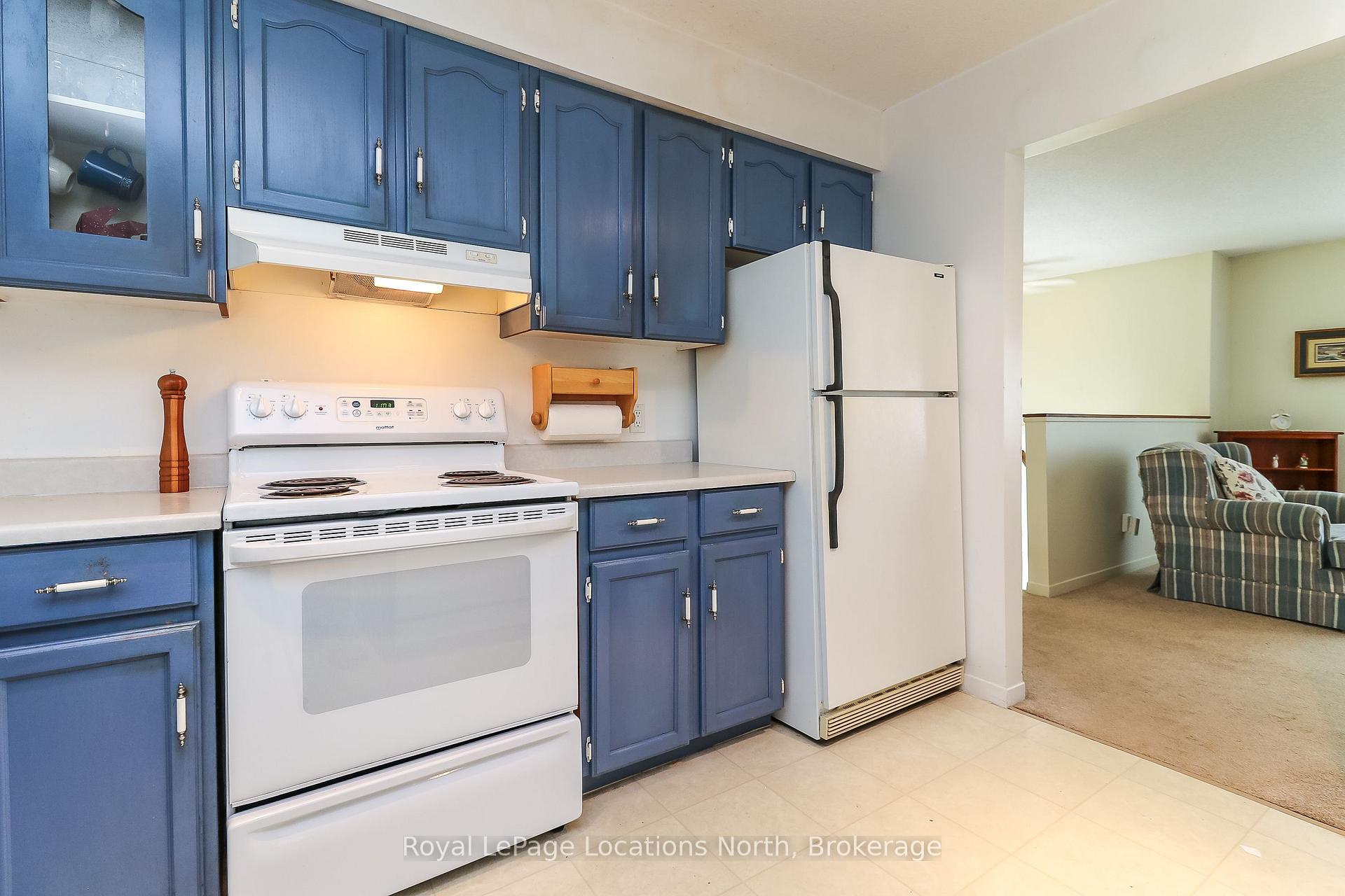 Photo 7 of 32 Lisbon Court, Wasaga Beach — HOMEH