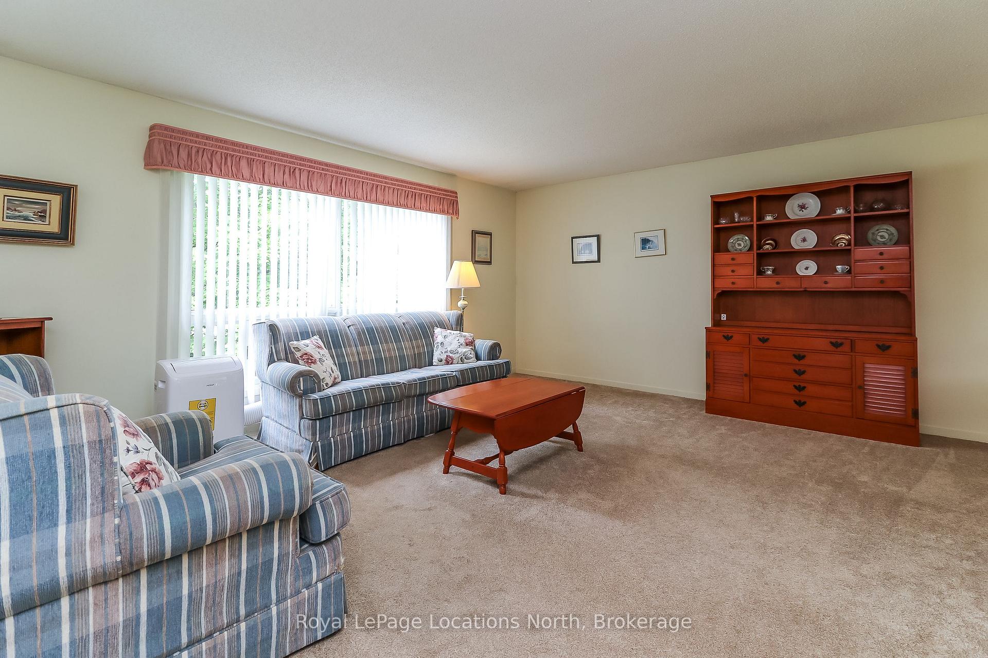 Photo 9 of 32 Lisbon Court, Wasaga Beach — HOMEH