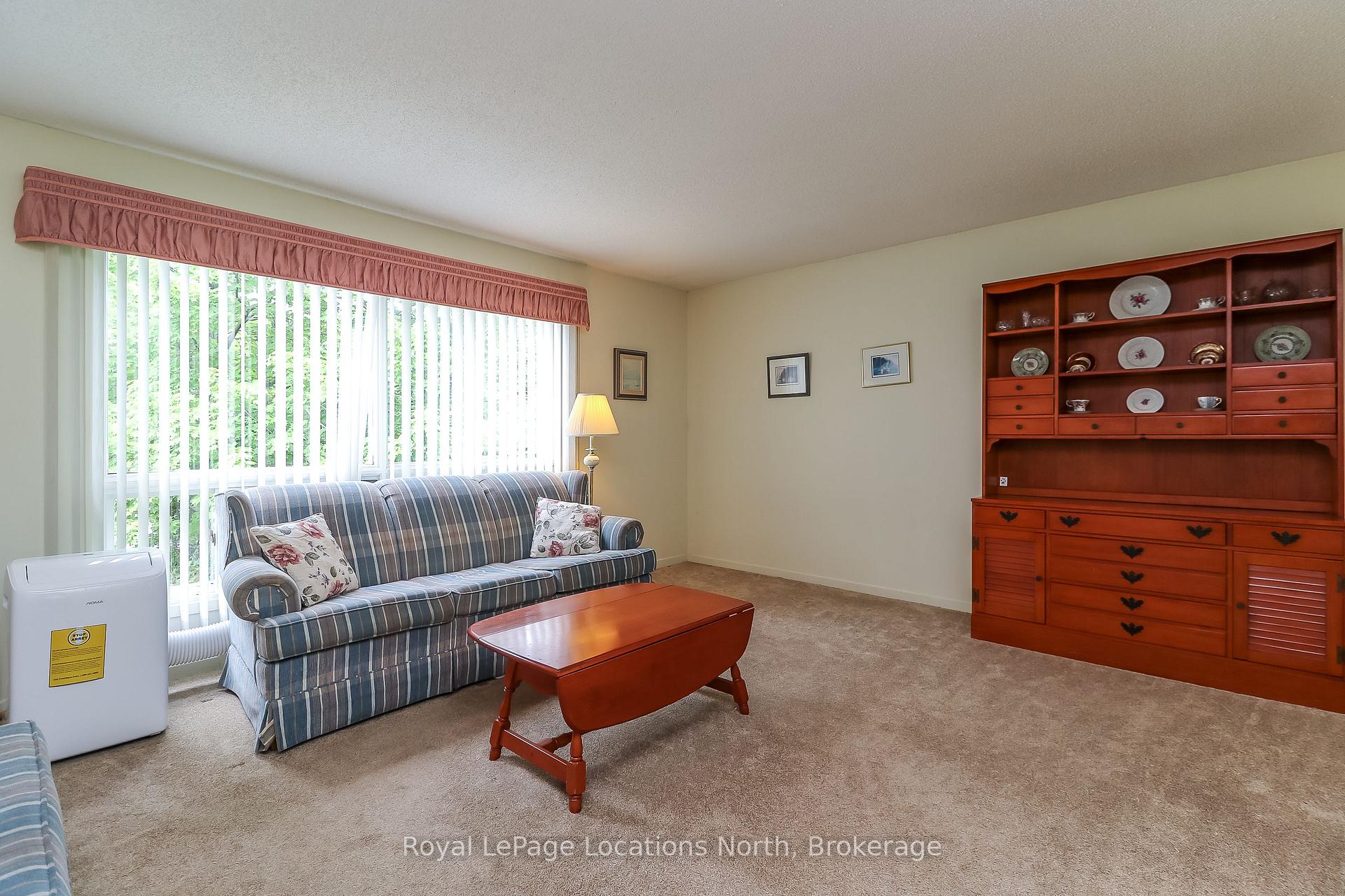 Photo 10 of 32 Lisbon Court, Wasaga Beach — HOMEH