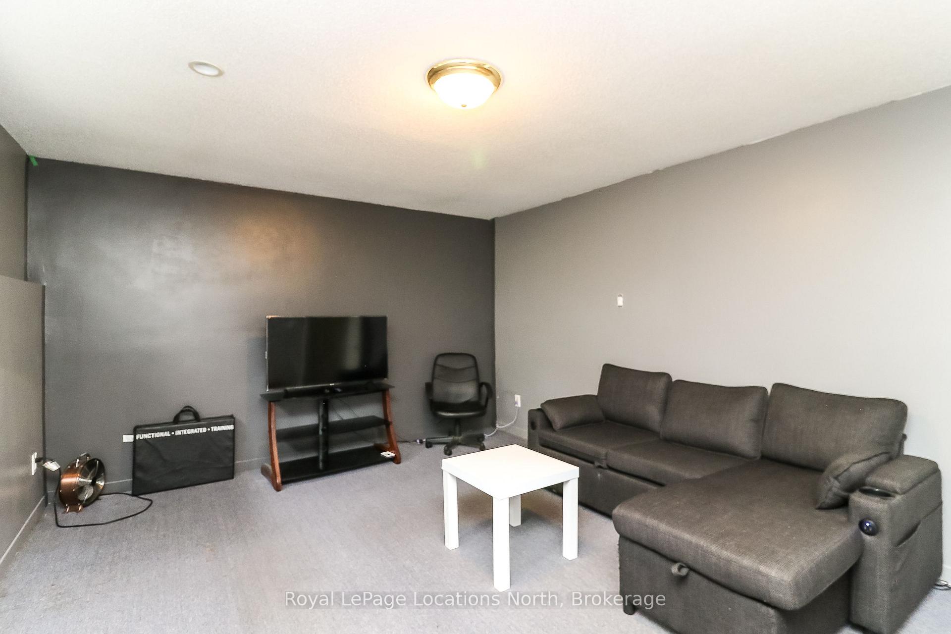 Photo 17 of 32 Lisbon Court, Wasaga Beach — HOMEH