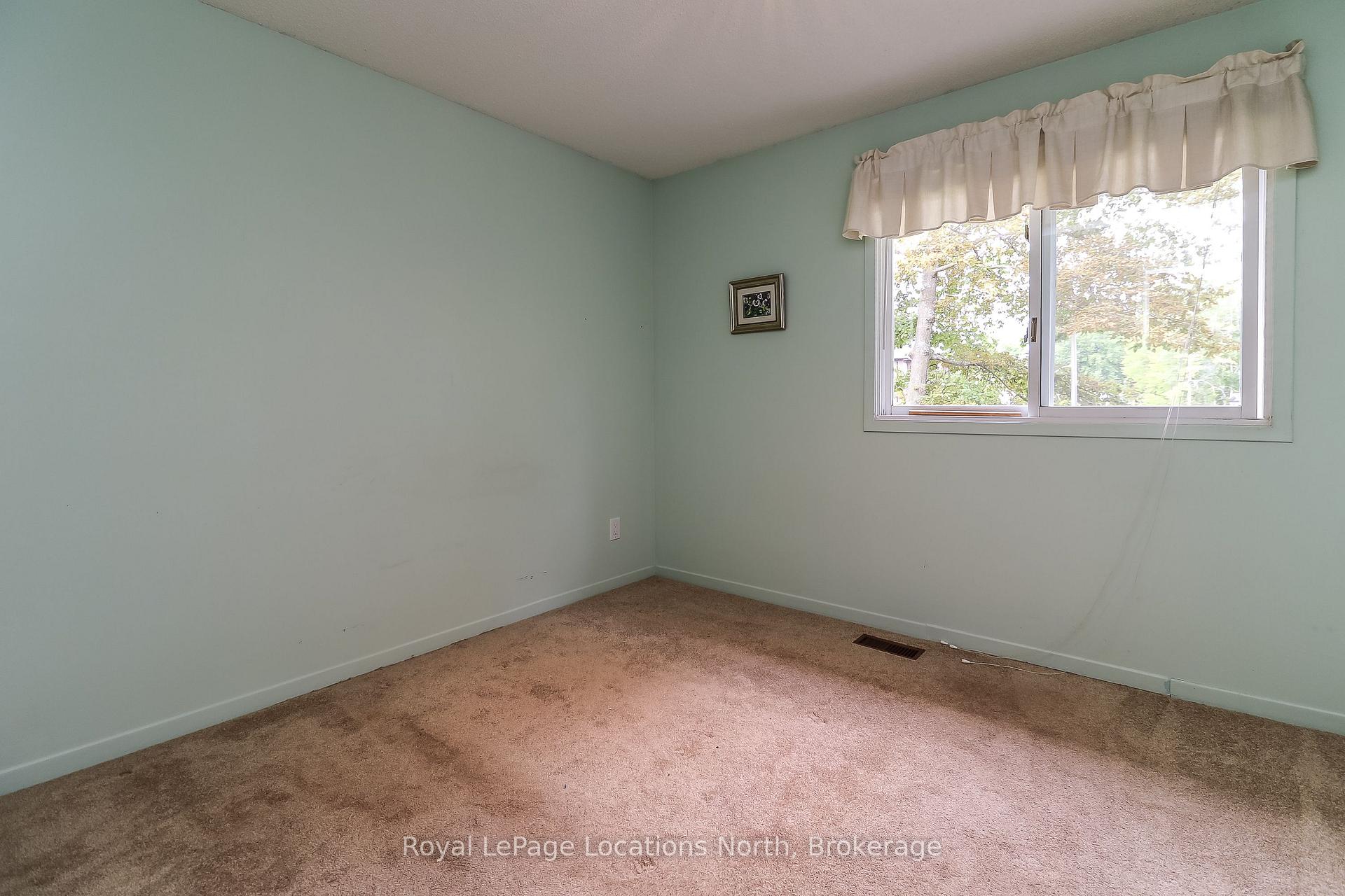 Photo 20 of 32 Lisbon Court, Wasaga Beach — HOMEH