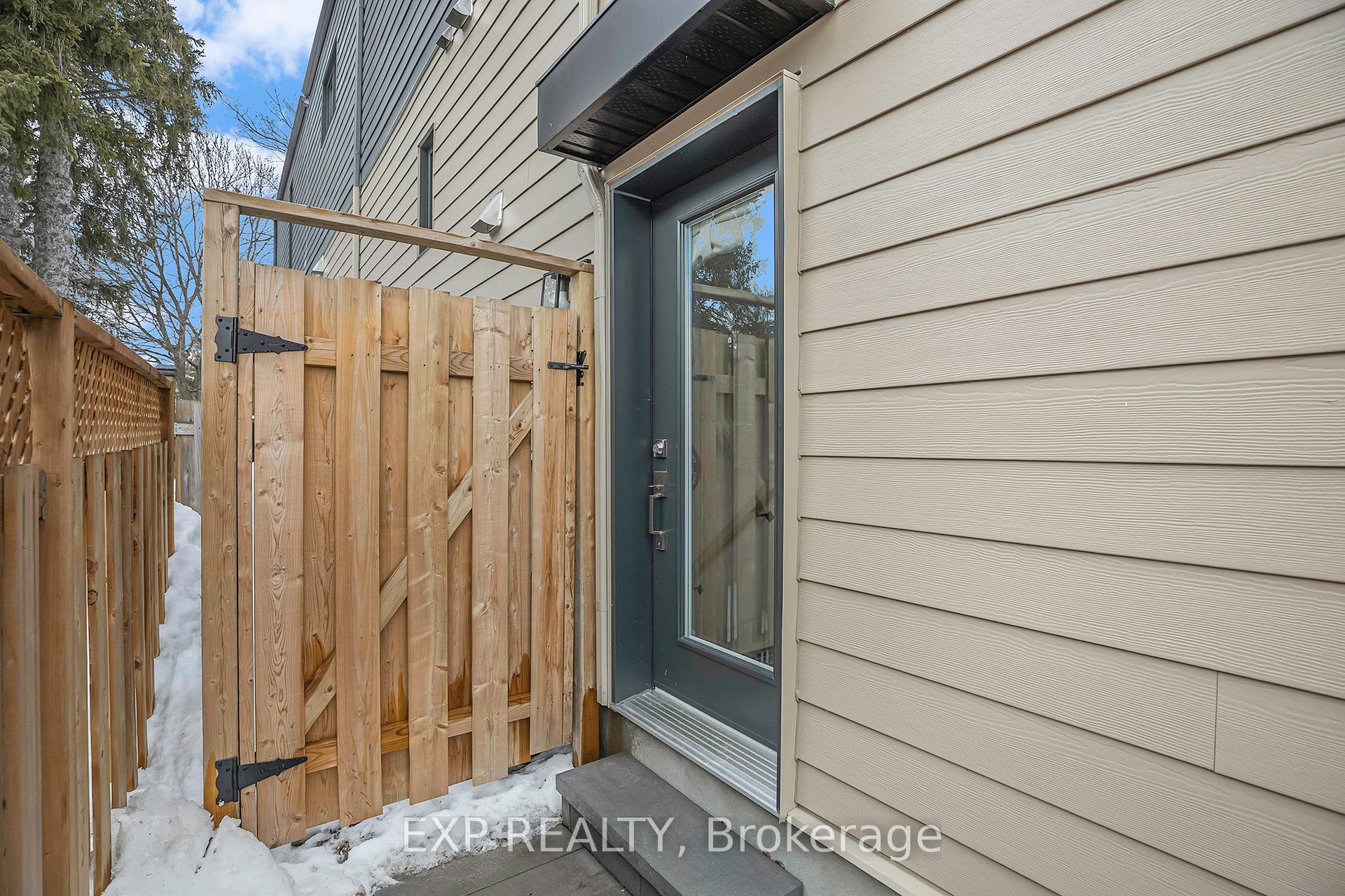 Photo 2 of Unit B, 527 Broadhead Avenue, Ottawa, Westboro/Hampton Park — HOMEH