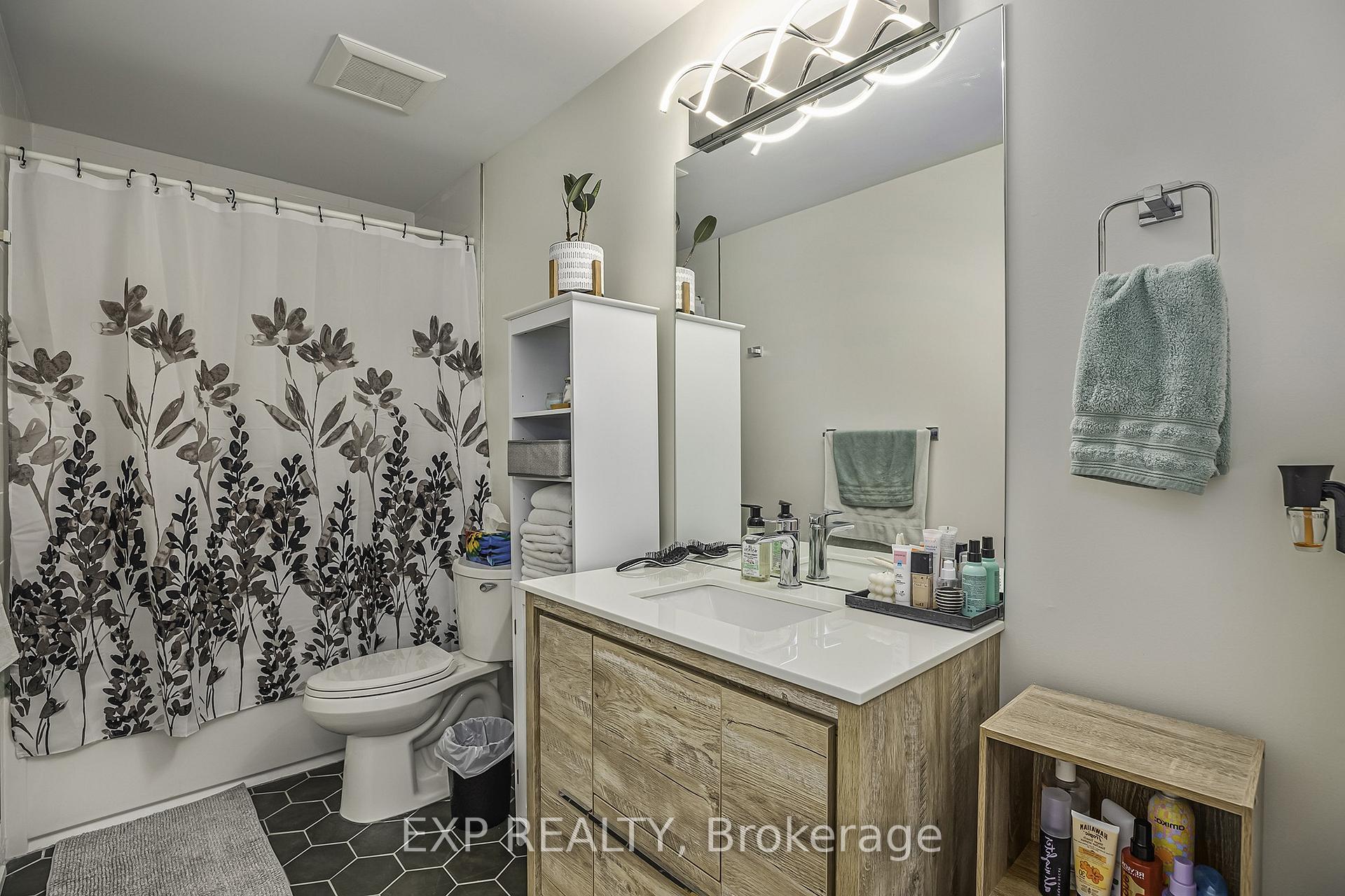 Photo 9 of Unit B, 527 Broadhead Avenue, Ottawa, Westboro/Hampton Park — HOMEH