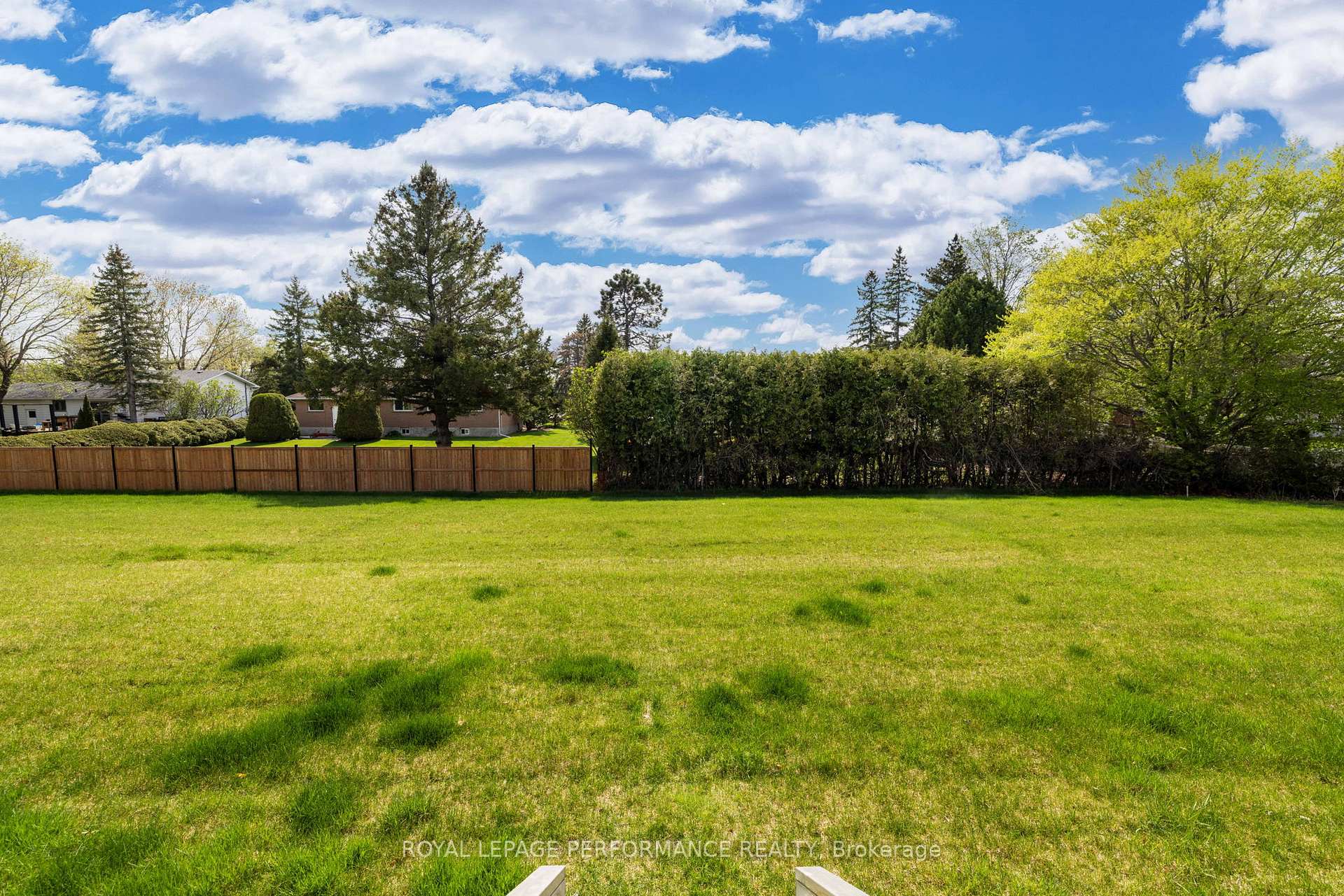 Photo 35 of 612 Kenabeek Terrace, Ottawa, Riverside South/Gloucester Glen — HOMEH