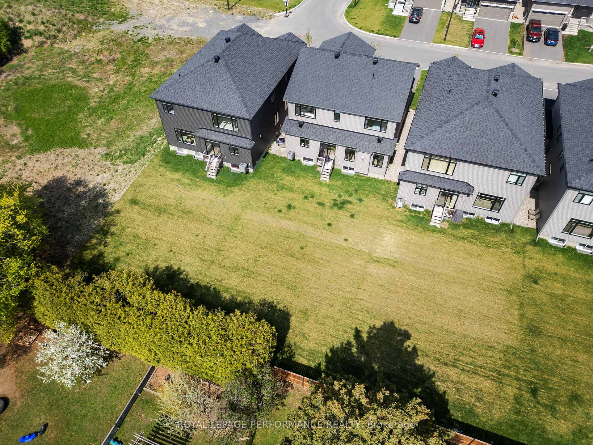 Photo 38 of 612 Kenabeek Terrace, Ottawa, Riverside South/Gloucester Glen — HOMEH