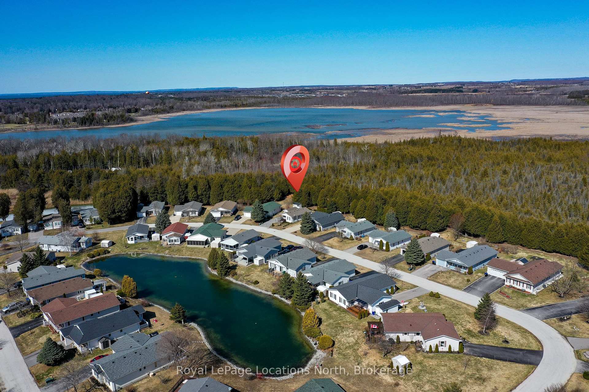 Photo 3 of 25 St James Place, Wasaga Beach — HOMEH
