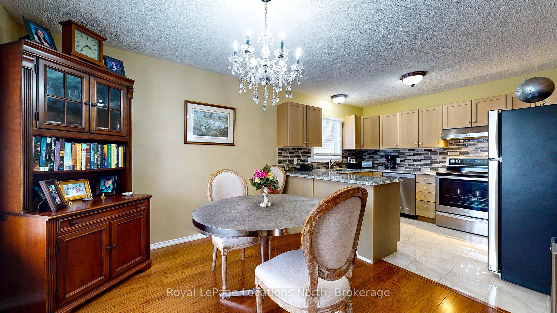 Photo 8 of 25 St James Place, Wasaga Beach — HOMEH