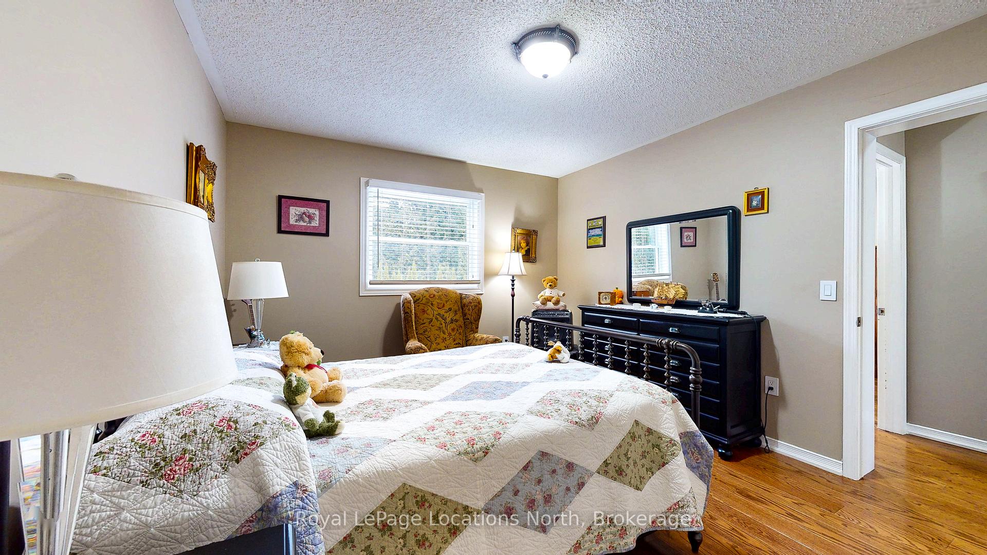 Photo 11 of 25 St James Place, Wasaga Beach — HOMEH