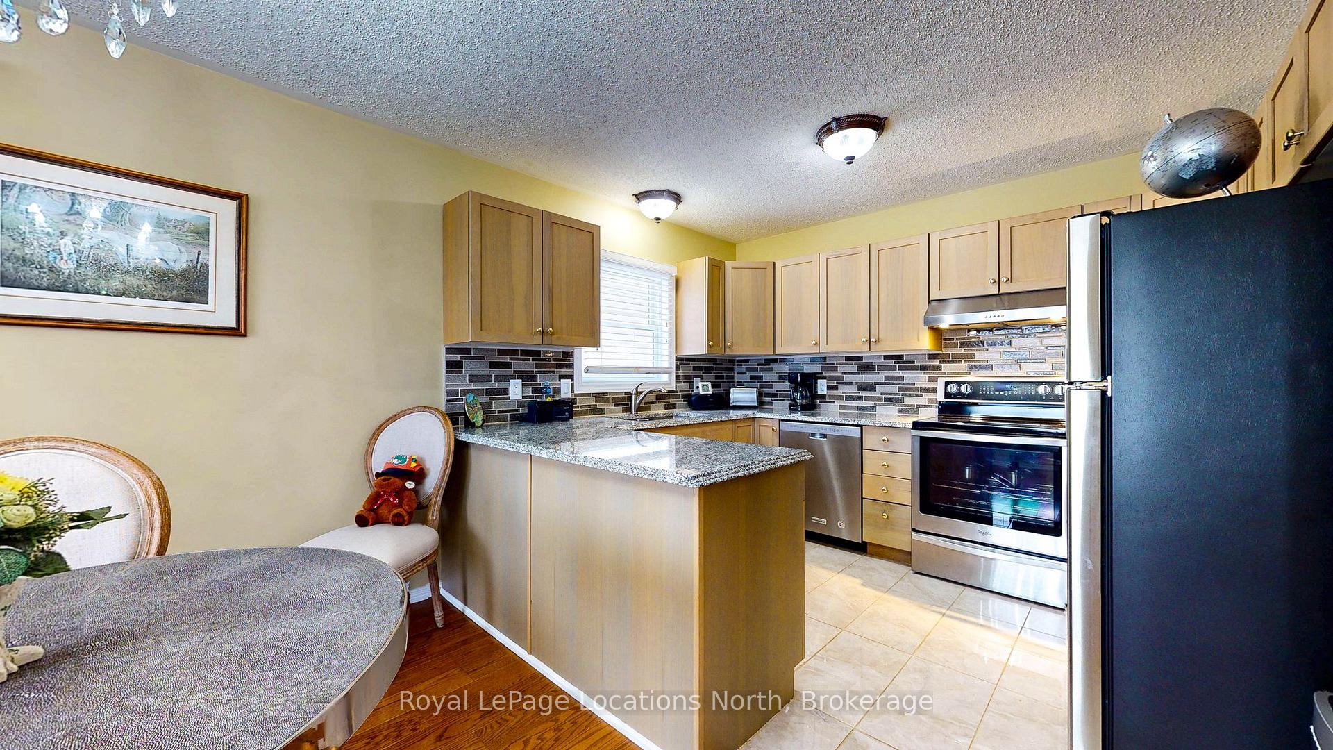 Photo 18 of 25 St James Place, Wasaga Beach — HOMEH