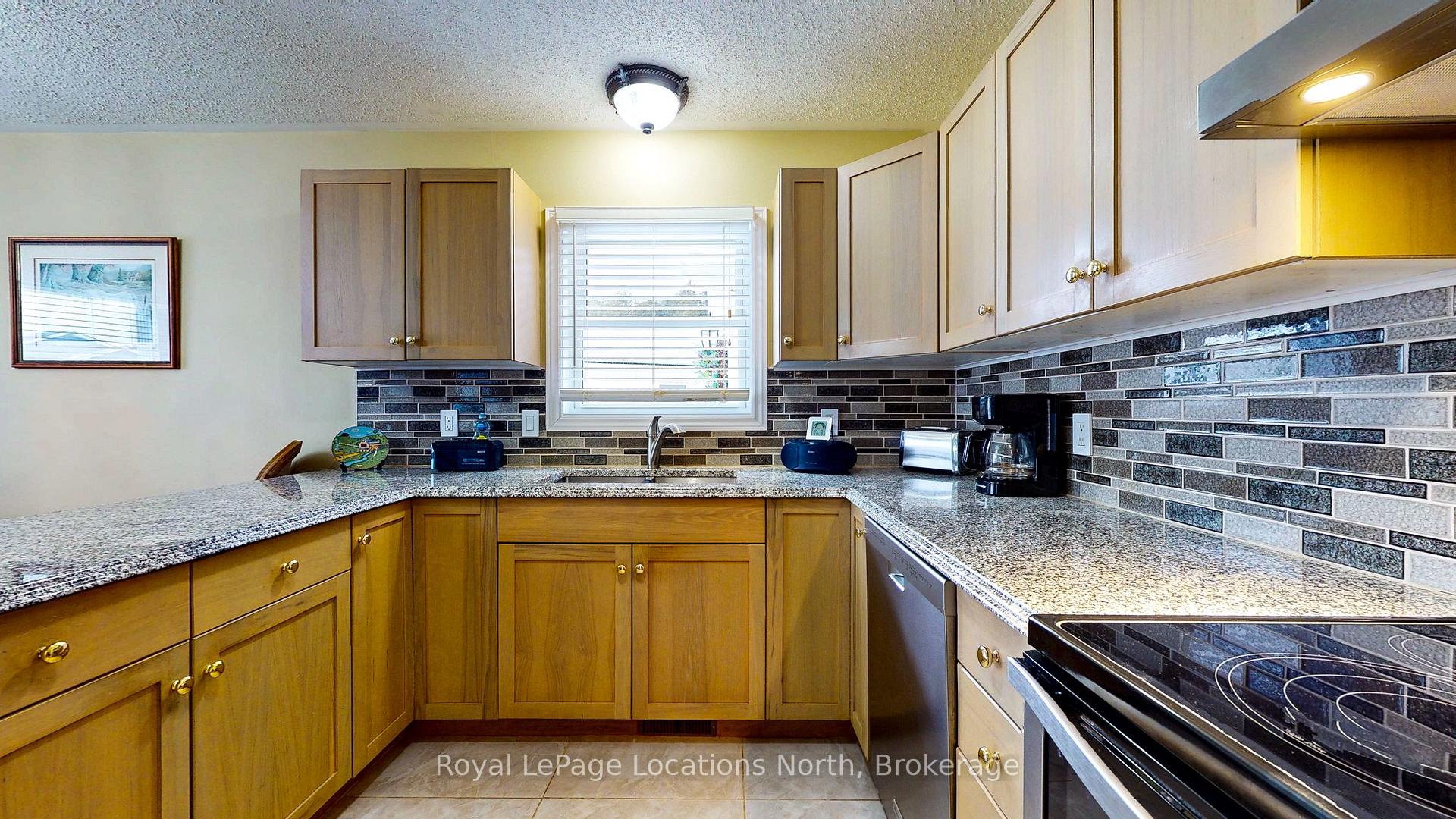 Photo 20 of 25 St James Place, Wasaga Beach — HOMEH