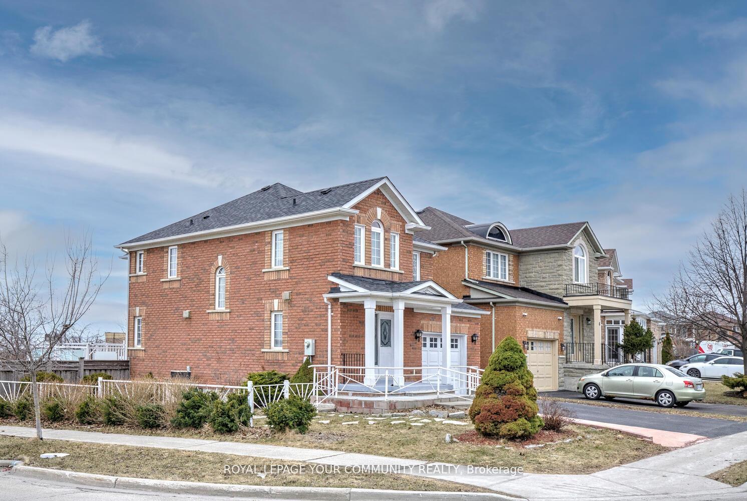 Photo 3 of 2 Bestview Crescent, Vaughan, Rural Vaughan — HOMEH