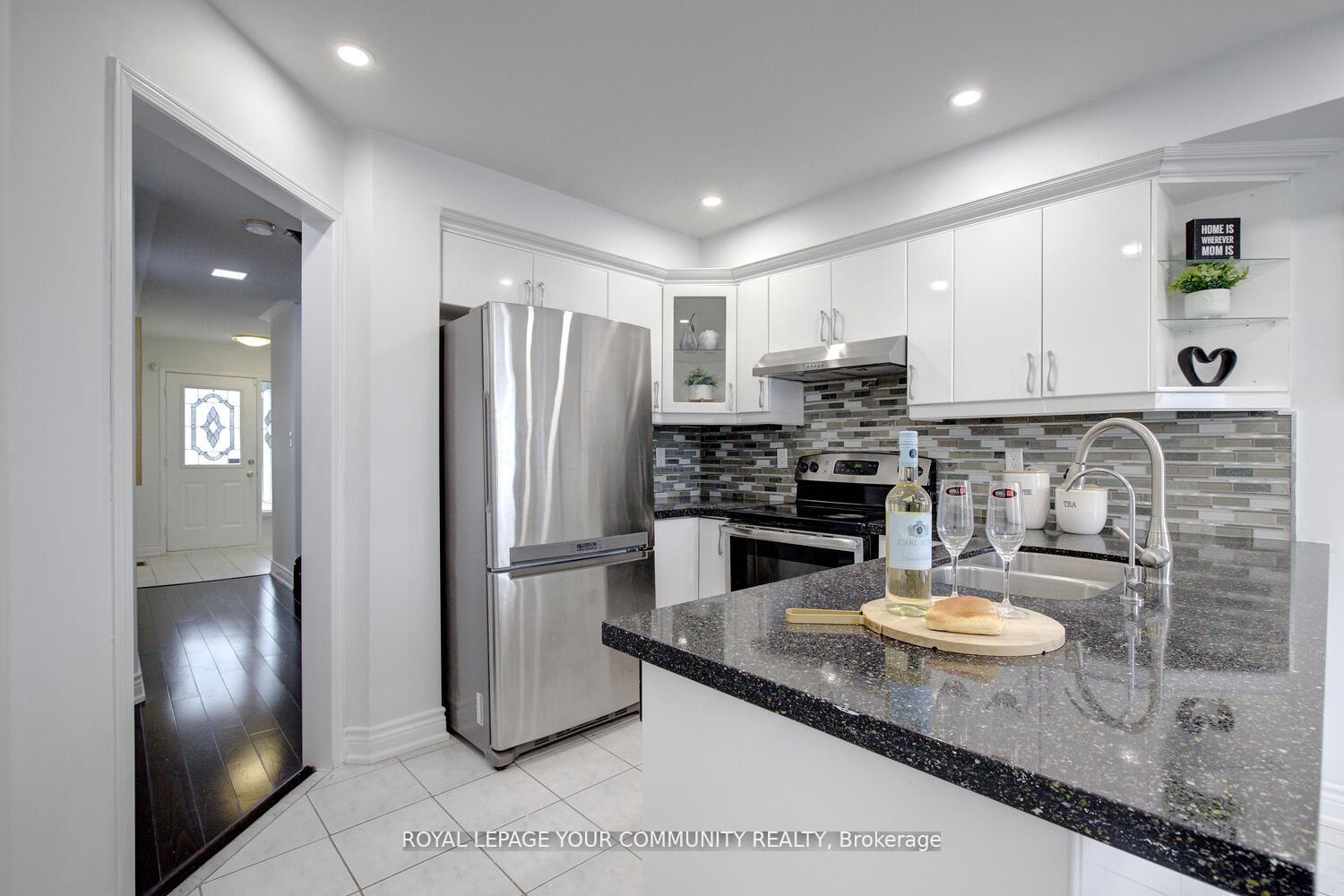 Photo 5 of 2 Bestview Crescent, Vaughan, Rural Vaughan — HOMEH