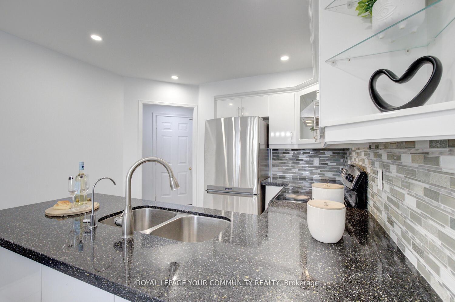 Photo 7 of 2 Bestview Crescent, Vaughan, Rural Vaughan — HOMEH