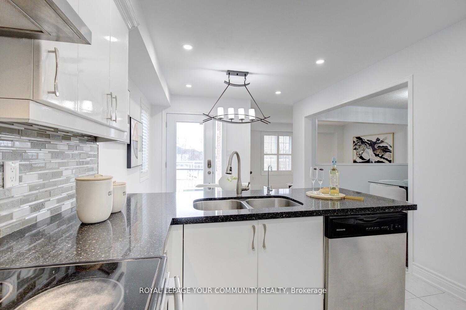 Photo 13 of 2 Bestview Crescent, Vaughan, Rural Vaughan — HOMEH