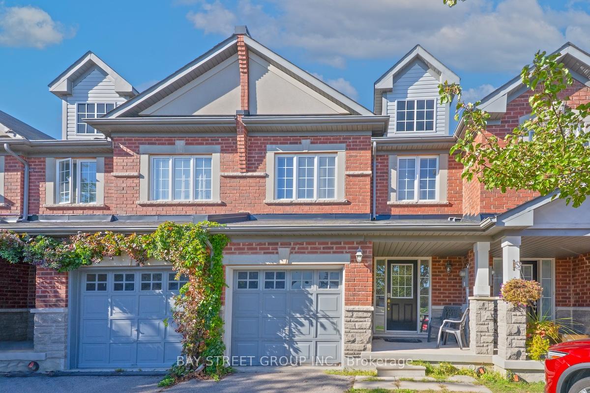 Photo 3 of 58 Carrier Crescent, Vaughan, Patterson — HOMEH