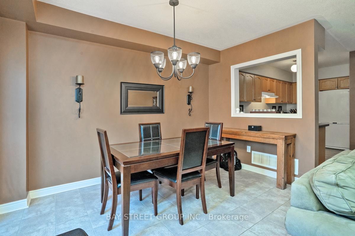 Photo 5 of 58 Carrier Crescent, Vaughan, Patterson — HOMEH