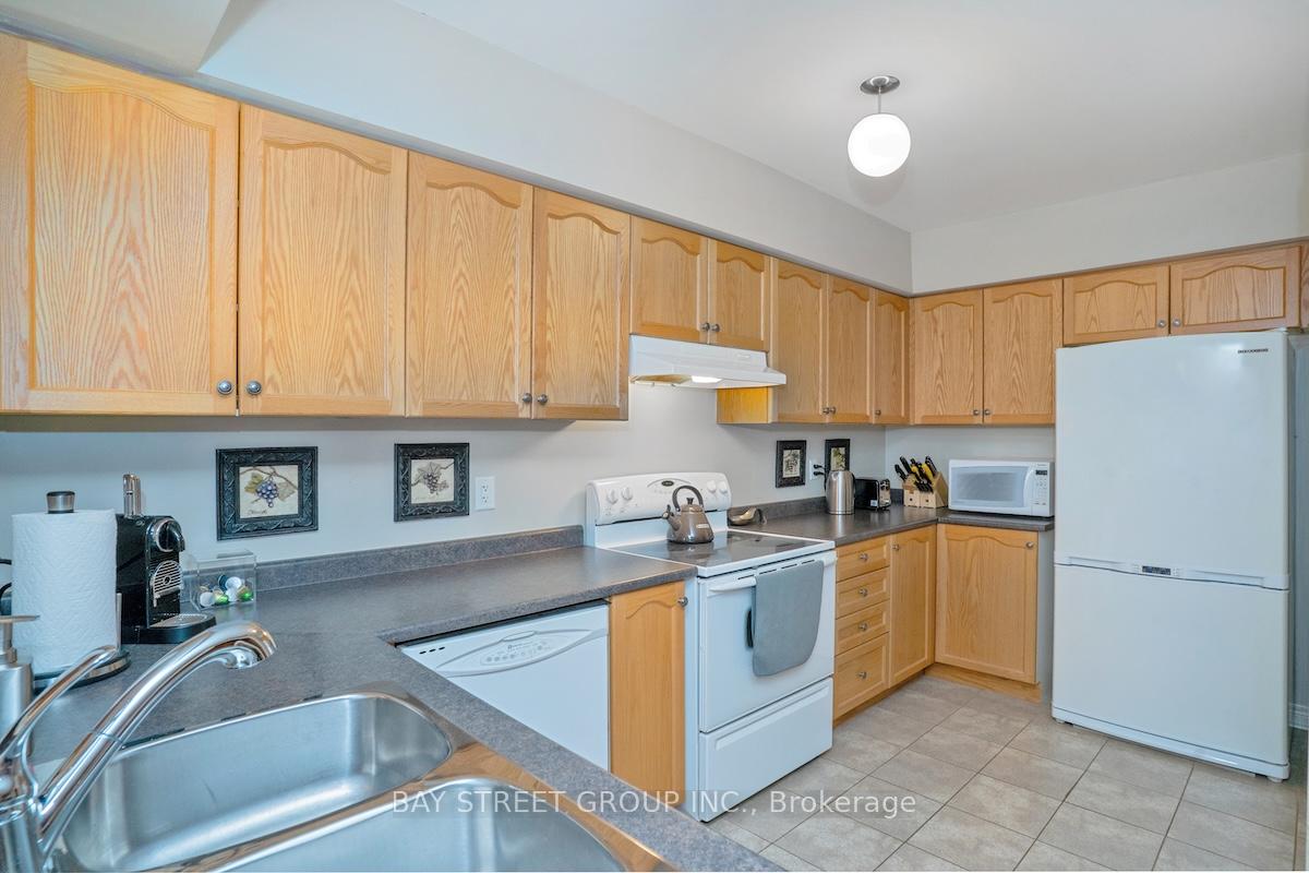 Photo 7 of 58 Carrier Crescent, Vaughan, Patterson — HOMEH