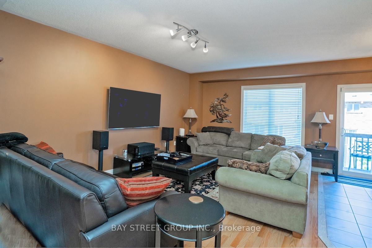 Photo 11 of 58 Carrier Crescent, Vaughan, Patterson — HOMEH