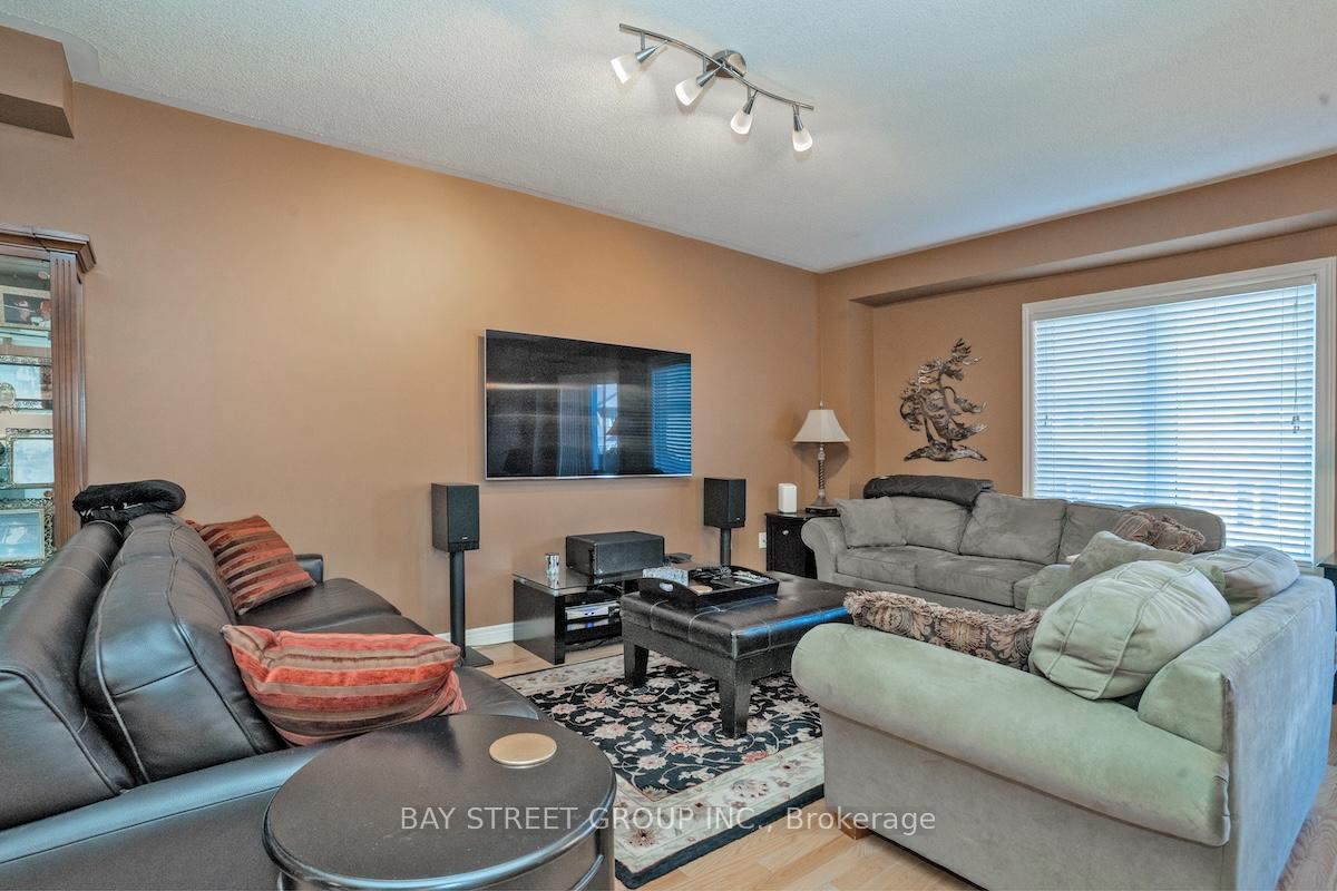 Photo 14 of 58 Carrier Crescent, Vaughan, Patterson — HOMEH