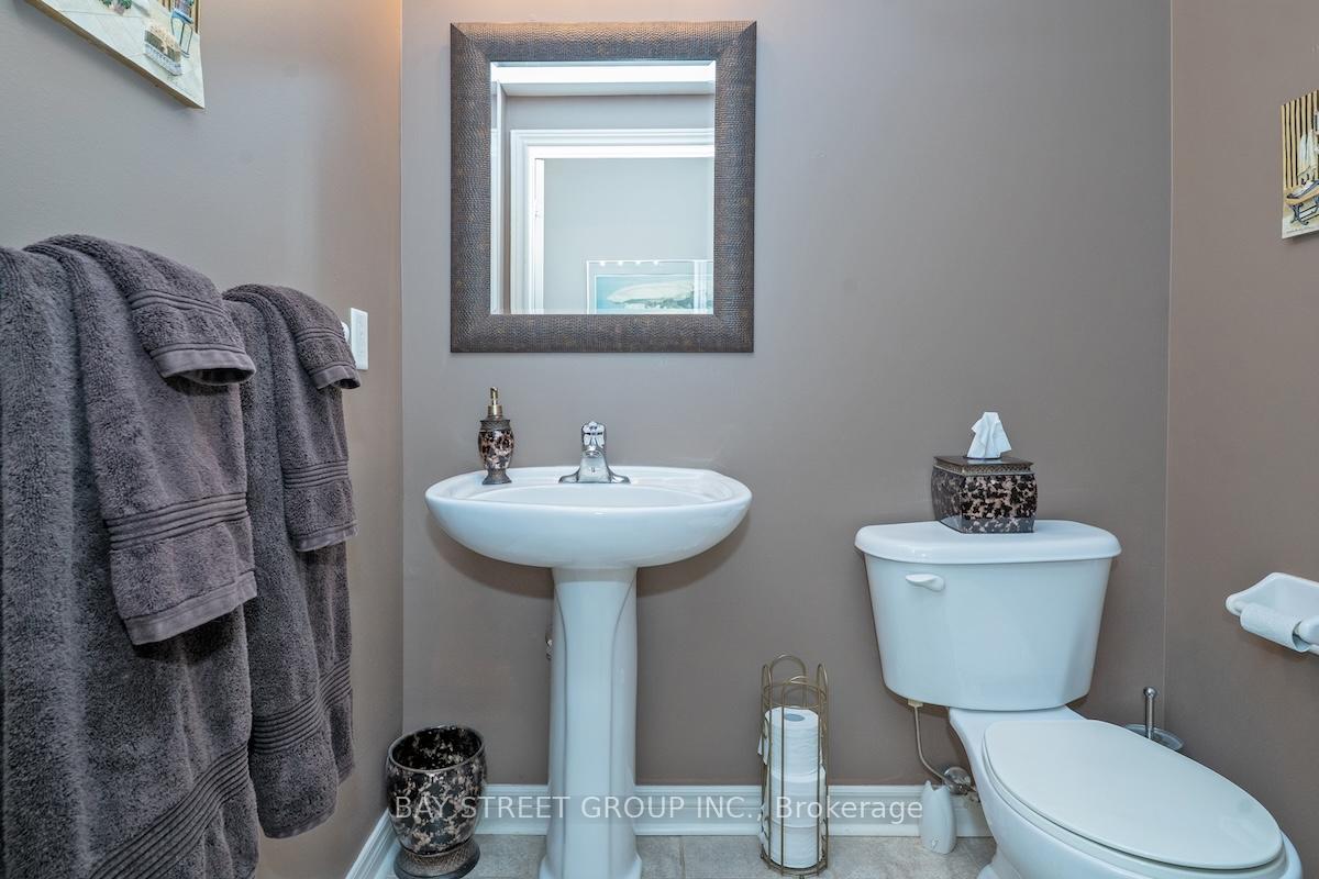 Photo 17 of 58 Carrier Crescent, Vaughan, Patterson — HOMEH