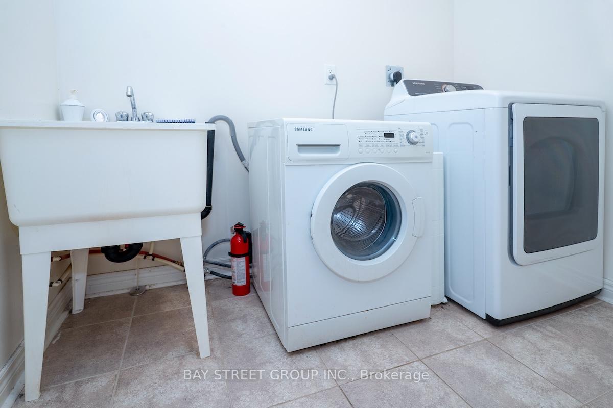 Photo 18 of 58 Carrier Crescent, Vaughan, Patterson — HOMEH