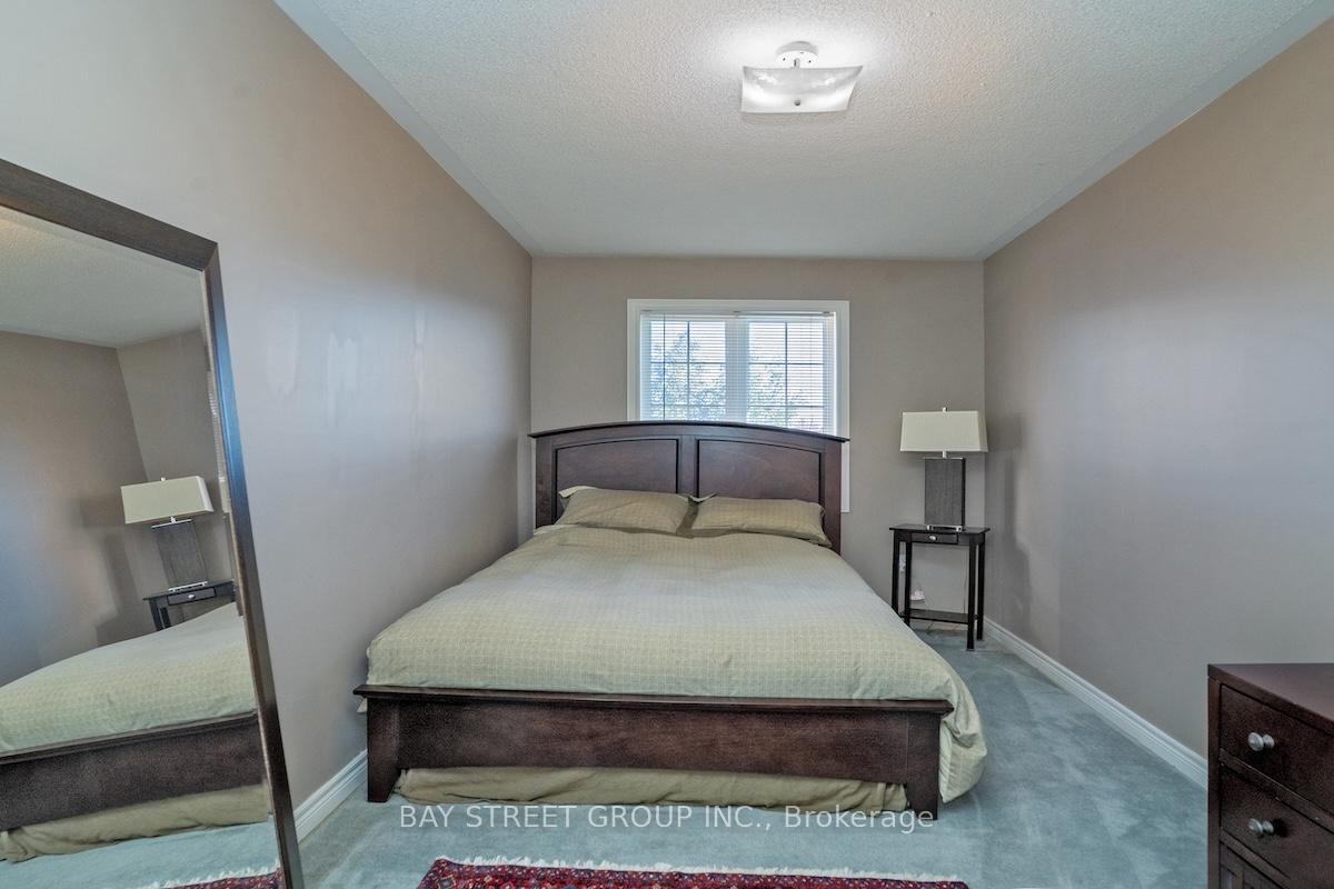 Photo 20 of 58 Carrier Crescent, Vaughan, Patterson — HOMEH