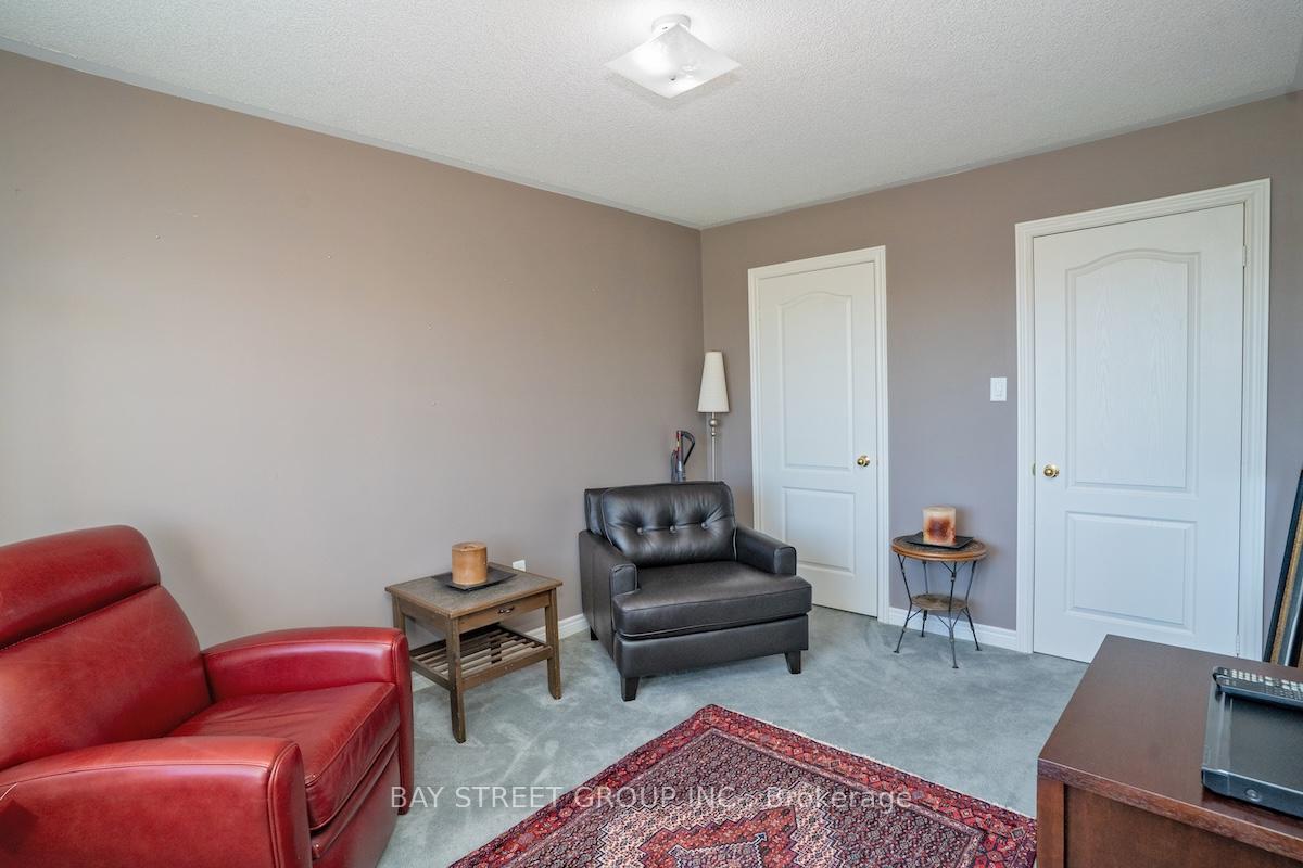 Photo 22 of 58 Carrier Crescent, Vaughan, Patterson — HOMEH