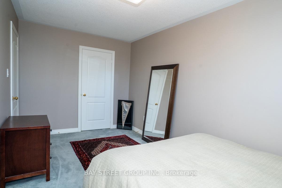 Photo 31 of 58 Carrier Crescent, Vaughan, Patterson — HOMEH