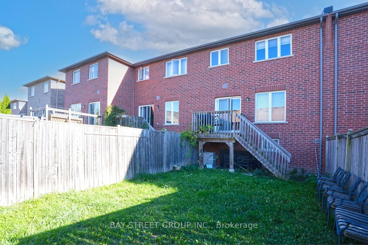 Photo 33 of 58 Carrier Crescent, Vaughan, Patterson — HOMEH