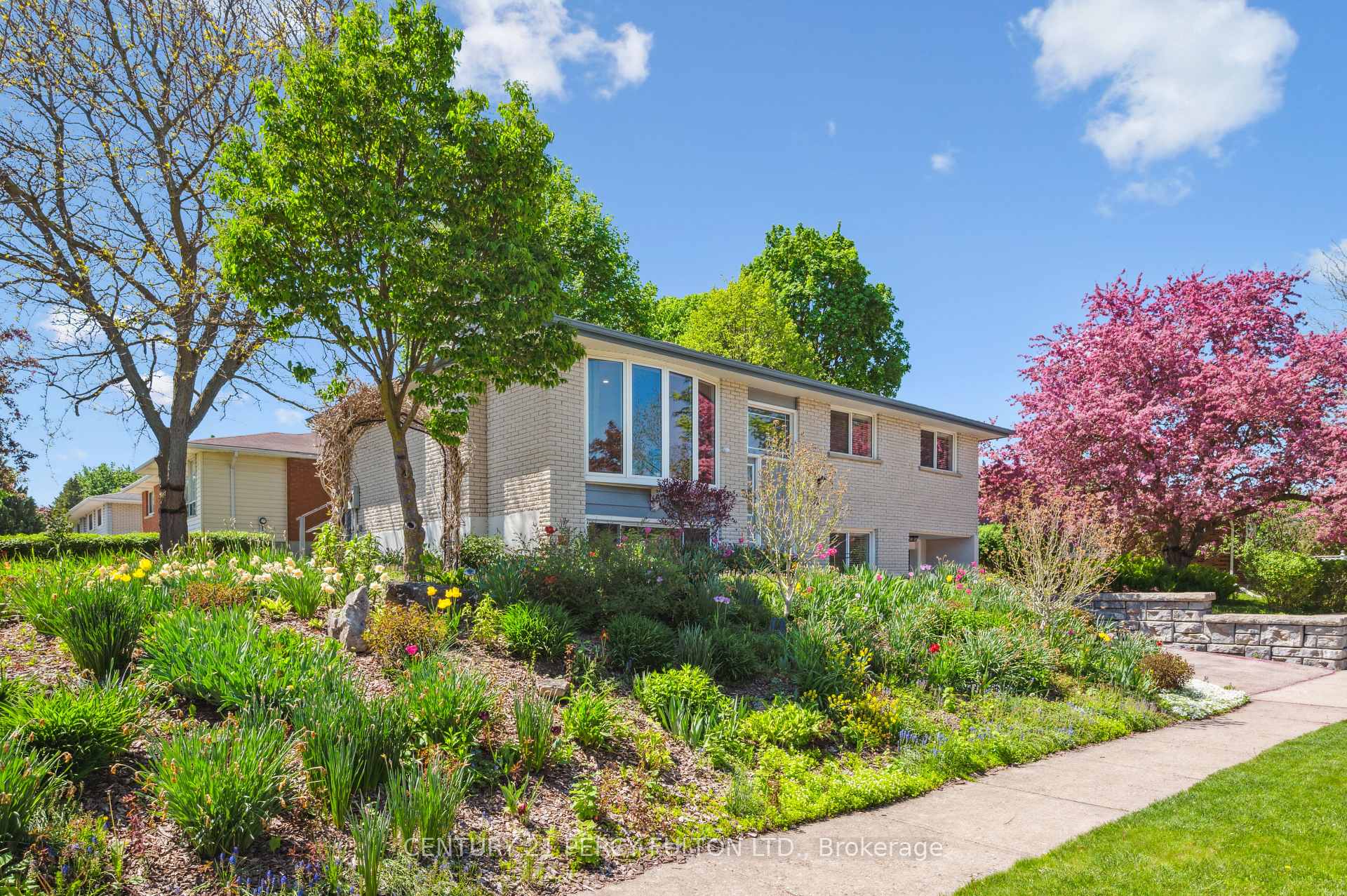 Photo 2 of 595 Northgate Avenue, Waterloo — HOMEH