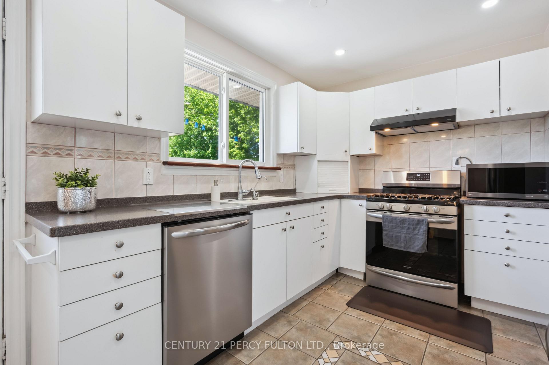 Photo 11 of 595 Northgate Avenue, Waterloo — HOMEH
