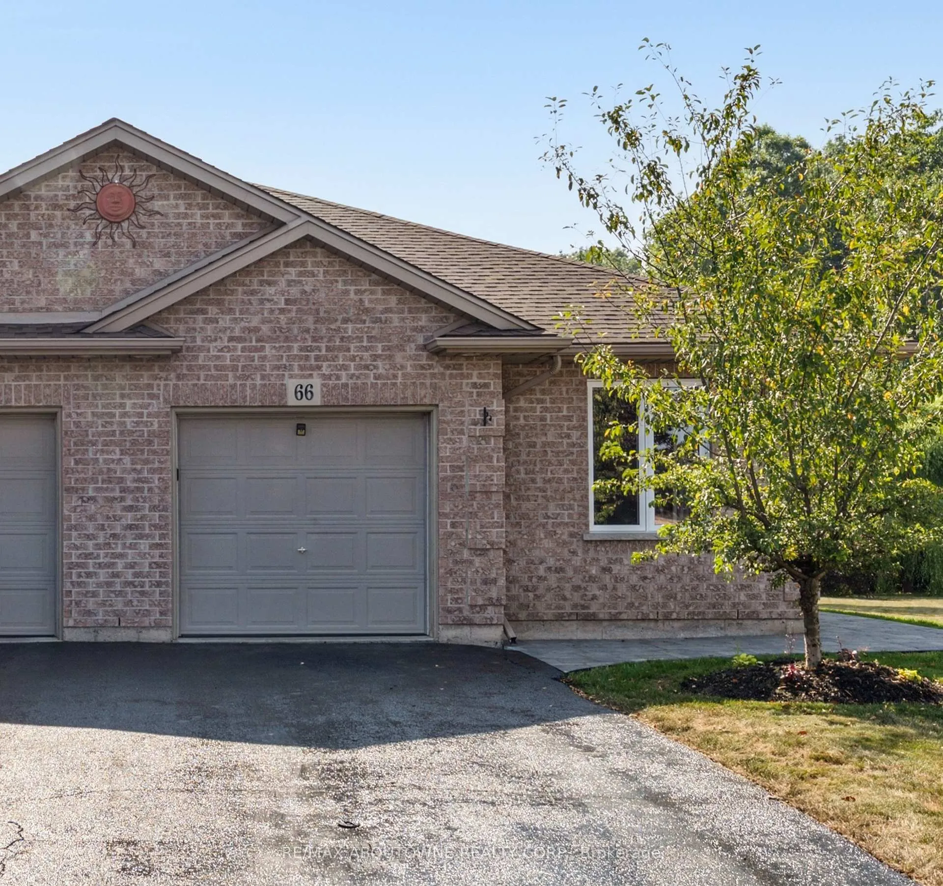 Photo 2 of 66 Bridgewater Court, Welland, N. Welland — HOMEH