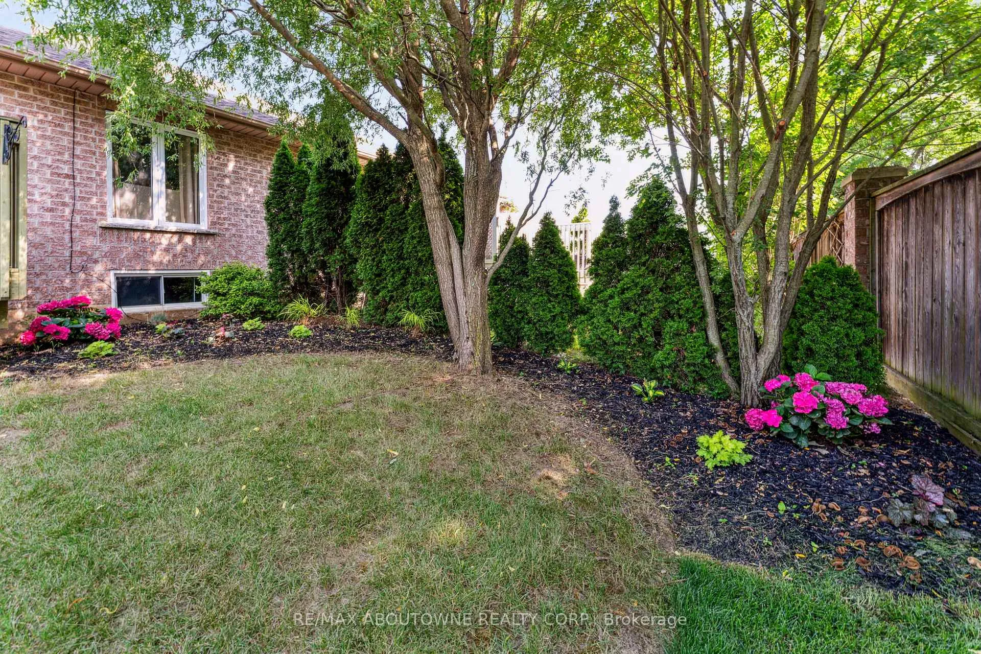Photo 23 of 66 Bridgewater Court, Welland, N. Welland — HOMEH