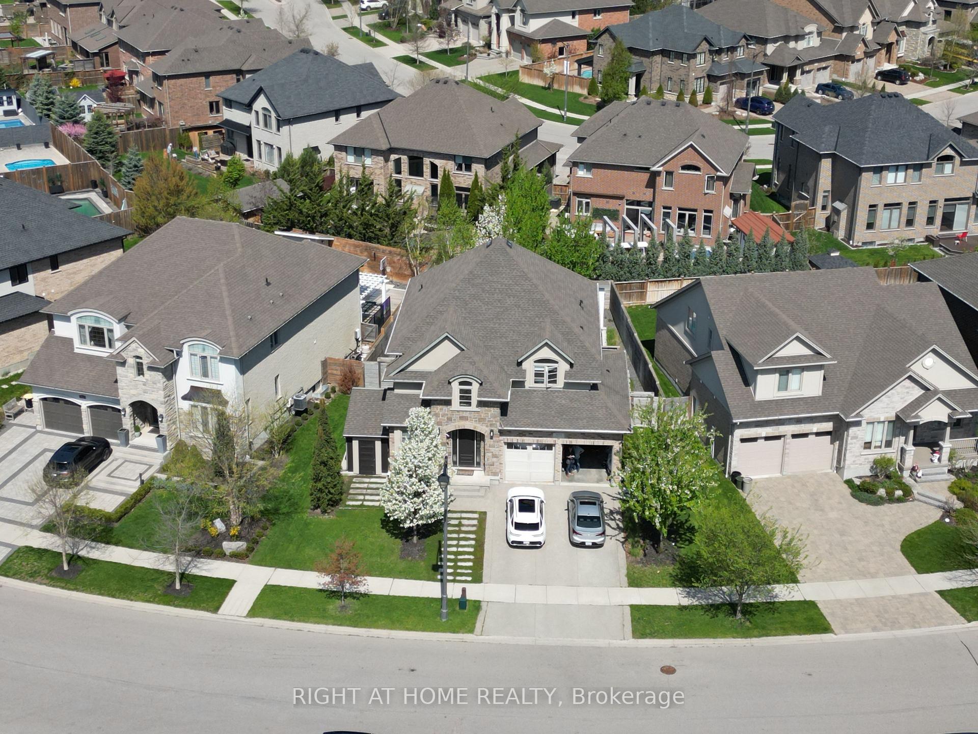 Photo 2 of 320 Deerfoot Trail, Waterloo, Eastbridge — HOMEH