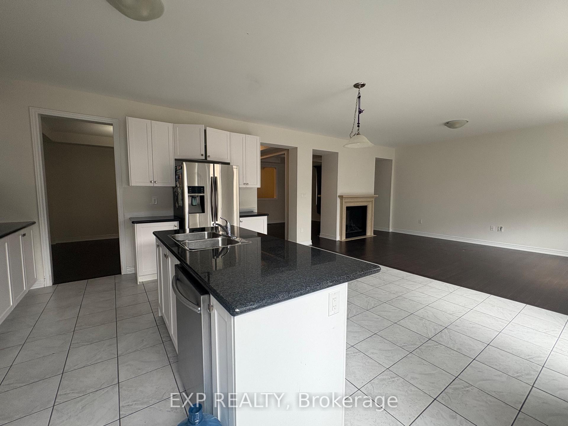 Photo 2 of 14 Alistair Crescent, Vaughan, Kleinburg — HOMEH