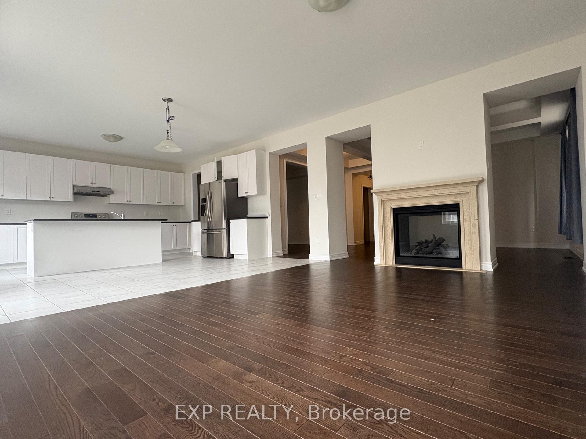 Photo 3 of 14 Alistair Crescent, Vaughan, Kleinburg — HOMEH