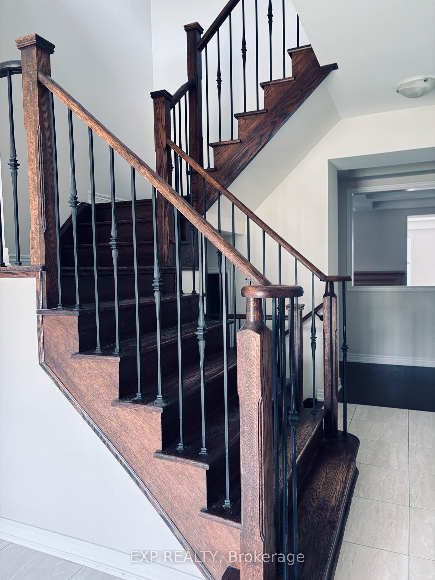 Photo 8 of 14 Alistair Crescent, Vaughan, Kleinburg — HOMEH