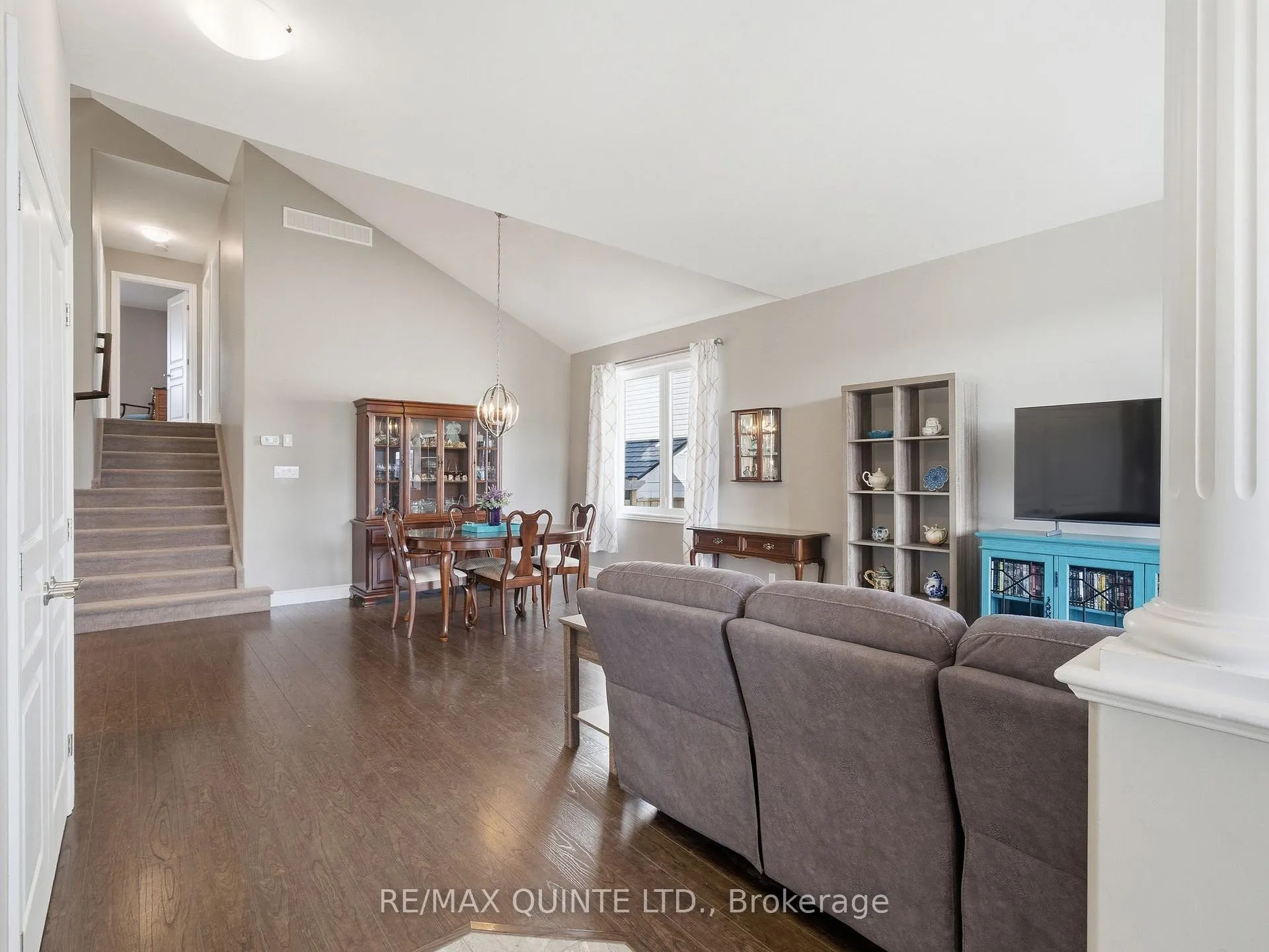 Photo 6 of 18 Deacon Place, Belleville, Belleville Ward — HOMEH